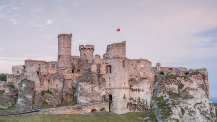 zamek Ogrodzieniec o wschodzie słońca, całość © Mariusz Sowula