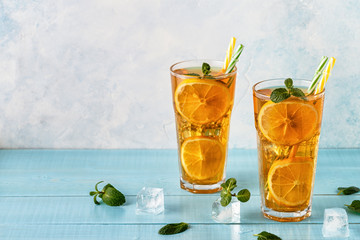 Iced tea with lemon slices and mint.