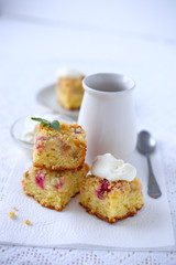 Streuselkuchen mit Rhabarber