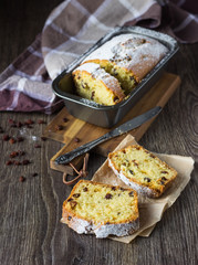Raisin bread cake