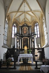 Ołtarz w gotyckim kościele - obrazy, fototapety, plakaty