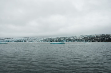 Icebergs em Jökulsárlón, um lago glaciar na Islândia