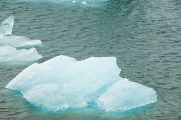Icebergs em Jökulsárlón, um lago glaciar na Islândia