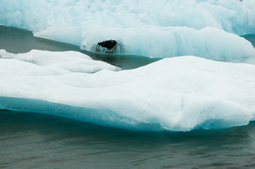 Icebergs em Jökulsárlón, um lago glaciar na Islândia