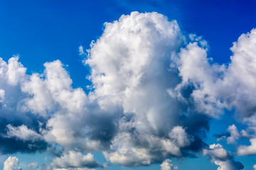 Obraz premium Cumulonimbus thunderstorm clouds over blue sky
