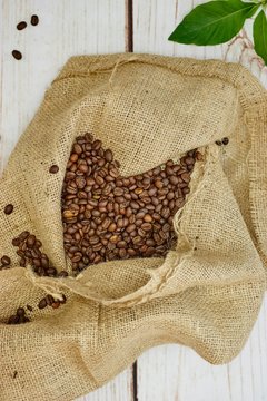 Roasted Coffee Beans © Kitch Bain