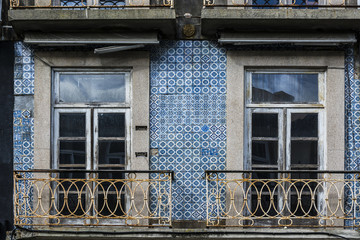 Fototapeta na wymiar Traditional Portuguese facade