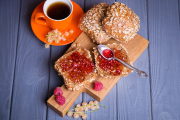 buns with jam and tea