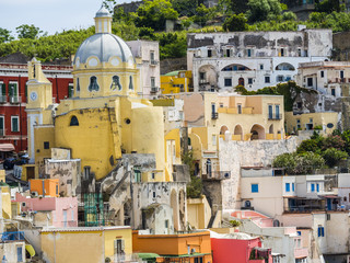 Blick auf die Insel Procida mit Ihren bunten Häusern, Hafen und die Marina di Corricella,   Insel...