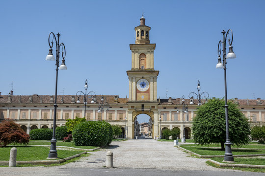 Gemeindeverwaltung Gualtieri mit Park