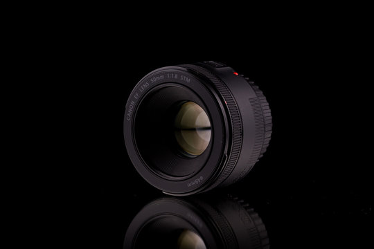 Canon 50mm 1.8 (The nifty 50) Prime lens