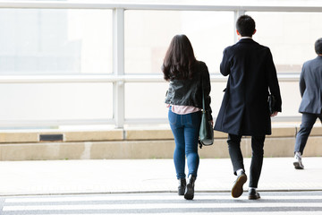 Obraz premium 通行人と横断歩道