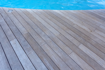  plage de piscine en bois 