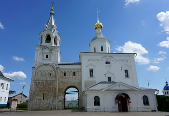 Fototapeta na wymiar Bogolubovo monastery