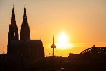 Naklejka premium Kölner Dom im Sonnenuntergang
