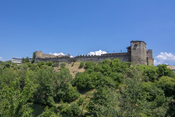 Fototapeta premium El castillo templario de la ciudad de Ponferrada en la provincia de Leon adornado para la celebración de la Noche Templaria