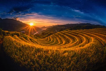 Photo sur Plexiglas Mu Cang Chai Rice fields on terraced with milky way at sunset in Mu Cang Chai, YenBai, Vietnam.