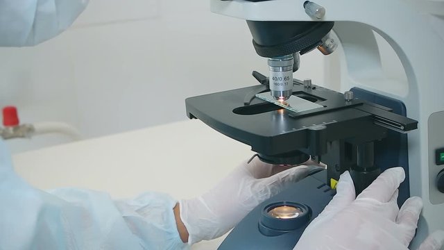 The health worker carries out the bacteriological analysis