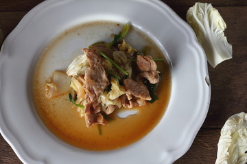 stir fried pork with white cabbage