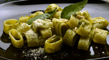 Mezze maniche al pesto genovese Cucina italiana Итальянская кухня イタリア料理 Pasta with pesto sauce Italian cuisine Gastronomía de Italia Kuchnia włoska 