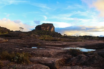 Fototapeta na wymiar View of the sunset from the top of Mount Roraima
