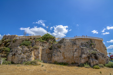 Fototapeta na wymiar Restos de la fortaleza medieval de Santa Catarina en Portimao en el Algarve, Portugal,