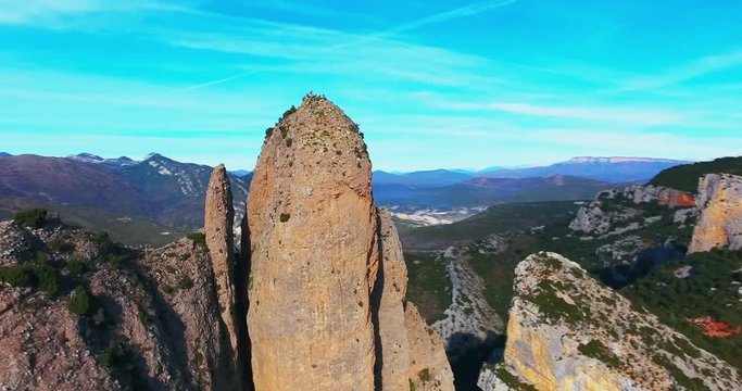 Vuelo sobre los Mayos de Riglos y sus buitres