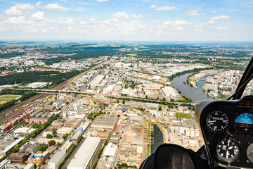 Helikopter über Hafen Frankfurt (Main) © magowitten