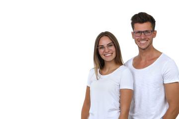 Hübsches Paar mit Brille lacht