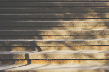 Betonowe schody w promieniach porannego słońca - obrazy, fototapety, plakaty