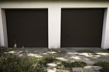 Współczesna podwójna brama garażowa