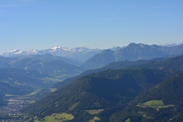 Obraz premium white crown on a blue queen