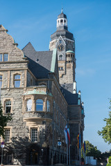 Rathaus in Remscheid bei gutem Wetter in der Abendsonne