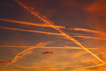 Spuren am Abendhimmel