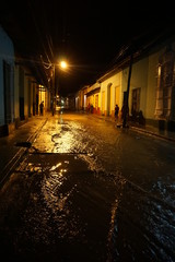 Überschwemmung nachts in Trinidad auf Kuba