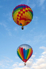Obraz premium Hot air balloon under blue sky.