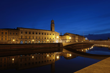 Along the river of Pisa and Ponte di Mezzo, the oldest bridge in the city