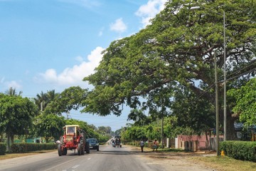Landstraße auf Kuba - Berge - Straße