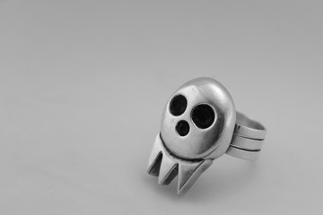 Anillo plateado soul eater