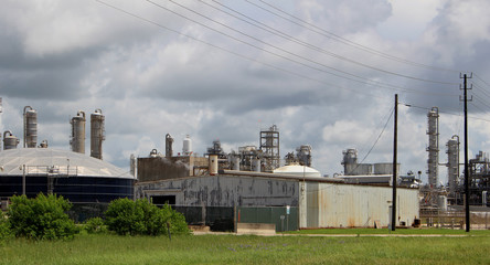 Obraz premium Industrial Chemical Power Plant Facility
