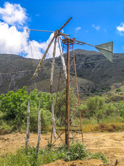 Kaputtes Windrad in der Wildnis, Kreta, Griechenland