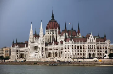 Foto op Plexiglas The Hungarian Parliament Building, also known as the Parliament of Budapest.One of Europe's oldest legislative buildings, a notable landmark of Hungary and a popular tourist destination of Budapest © Rechitan Sorin