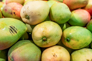 Fresh, sweet mangoes background