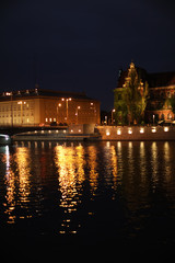 Fototapeta na wymiar Beautiful view of illuminated city near river at night