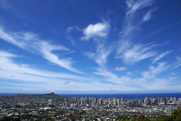 Fototapeta premium Diamondhead and the city of Honolulu on Oahu on a nice day