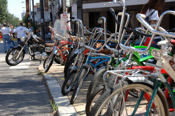 Fototapeta na wymiar bikes on sidewalk.