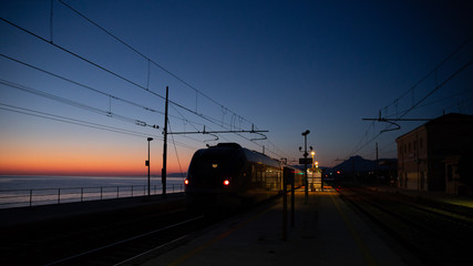 Fototapeta na wymiar Küstenort in Sizilien bei Sonnenaufgang