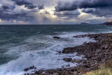 stürmische Küste auf Sizilien