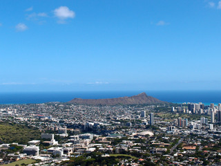 Fototapeta na wymiar Diamondhead and the city of Honolulu on Oahu on a nice day