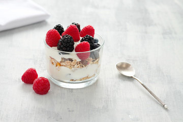Breakfast with yogurt, raspberries and floaks.